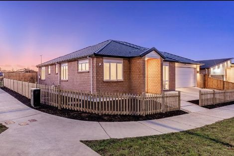 Photo of property in 3 Konoba Avenue, Kumeu, 0810