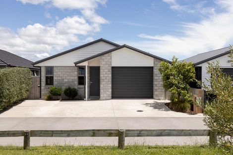 Photo of property in 32 Batty Street, Papamoa Beach, Papamoa, 3118