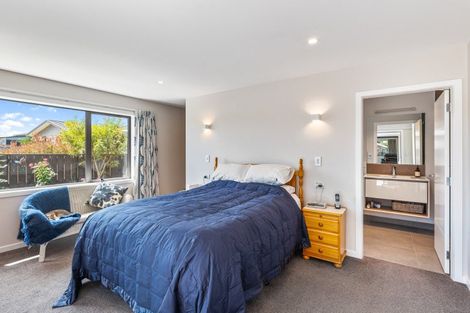 Photo of property in 24 Barry Curtis Place, Levin, 5510