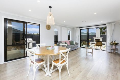 Photo of property in 27 Salisbury Crescent, Wallaceville, Upper Hutt, 5018