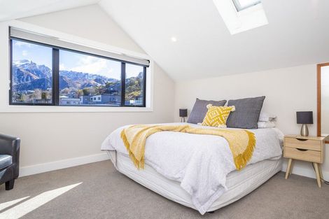 Photo of property in 2 Brodie Avenue, Arrowtown, 9302