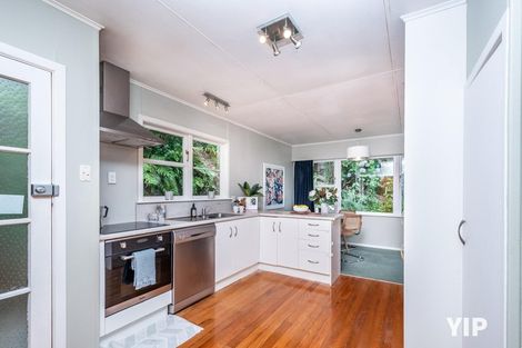 Photo of property in 35 Kahikatea Grove, Paparangi, Wellington, 6037