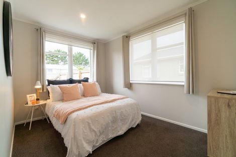 Photo of property in 4 Sasanof View, Ascot Park, Porirua, 5024