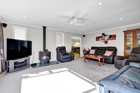 Photo of property in 120 Paraite Road, Paraite, New Plymouth, 4373