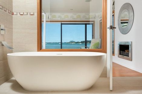 Photo of property in 12 Beach Grove, Omokoroa, 3114