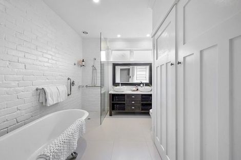 Photo of property in 15 Holsworthy Road, Lower Vogeltown, New Plymouth, 4310