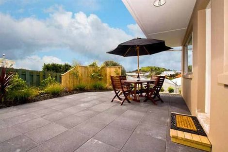 Photo of property in 6/28 William Bond Street, Stanley Point, Auckland, 0624