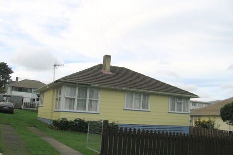 Photo of property in 36 Victory Crescent, Tawa, Wellington, 5028