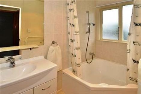 Photo of property in 15 Becroft Drive, Forrest Hill, Auckland, 0620