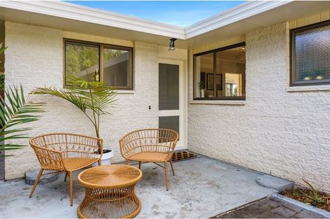 Photo of property in 28 Rewarewa Crescent, Waikanae, 5036