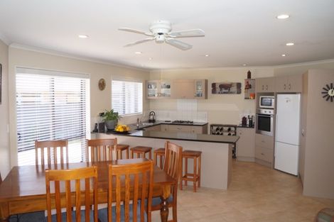 Photo of property in 5 Barbados Way, One Tree Point, 0118