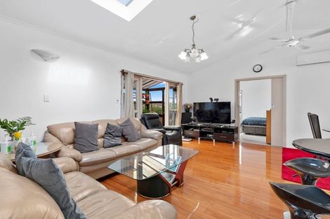 Photo of property in 15 Roband Avenue, Glenfield, Auckland, 0629