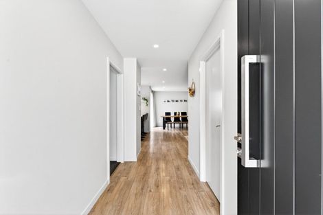 Photo of property in 77 Oak Road, Poraiti, Napier, 4112