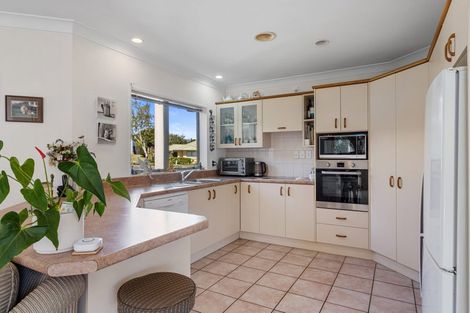 Photo of property in 5 Burleigh Place, Rototuna, Hamilton, 3210