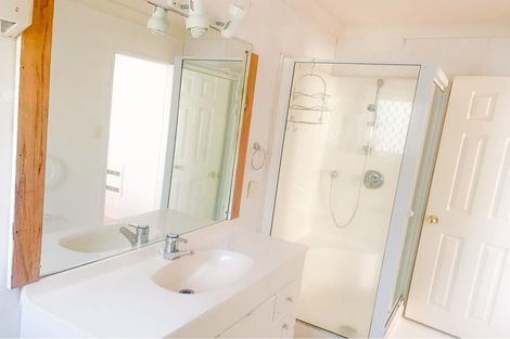 Photo of property in 123 Hobsonville Road, West Harbour, Auckland, 0618