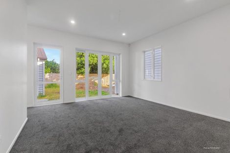Photo of property in 27 Stitchbird Crescent, Papakura, 2110