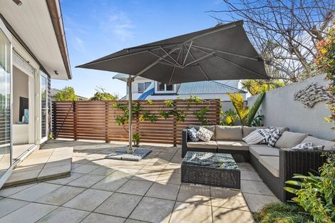 Photo of property in 5a Marine Terrace, Bayswater, Auckland, 0622