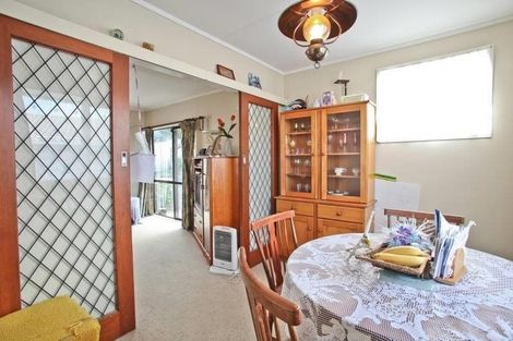 Photo of property in 35 Easton Park Parade, Glenfield, Auckland, 0629