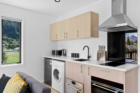 Photo of property in The Alex Apartments, 32/135b Hallenstein Street, Queenstown, 9300