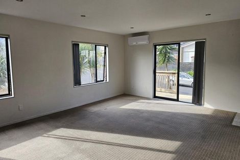Photo of property in 10 Vino Cina Heights, Ranui, Auckland, 0612
