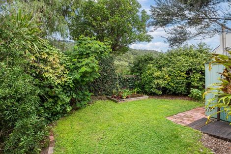 Photo of property in 105 Marine Parade, Eastbourne, Lower Hutt, 5013