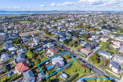 Photo of property in 74 Sylvan Crescent, Te Atatu South, Auckland, 0610