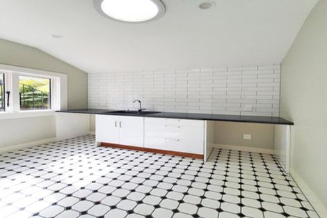 Photo of property in 8 Cobden Road, Bluff Hill, Napier, 4110