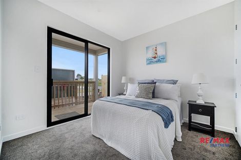 Photo of property in 32 Hari Road, Karaka, 2113