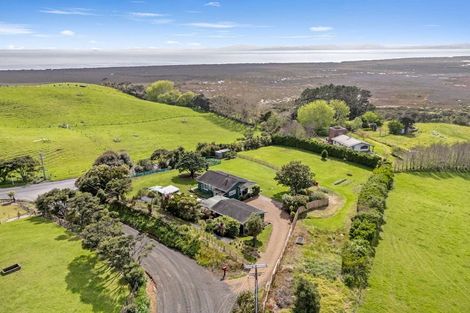 Photo of property in 5 Mcleod Road, South Head, Helensville, 0874
