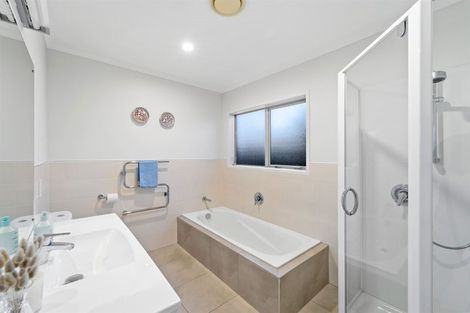 Photo of property in 232a Centreway Road, Orewa, 0931