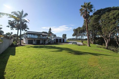 Photo of property in 100 Wharf Road, Clarks Beach, Pukekohe, 2679