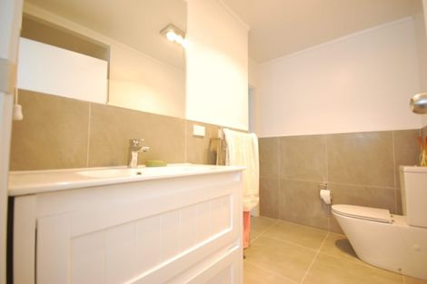 Photo of property in 1/52 Knightsbridge Drive, Forrest Hill, Auckland, 0620