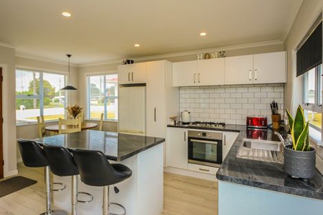 Photo of property in 30 Hadfield Crescent, College Estate, Whanganui, 4500