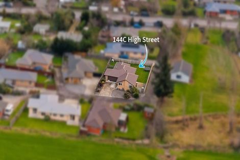 Photo of property in 144c High Street, Oxford, 7430