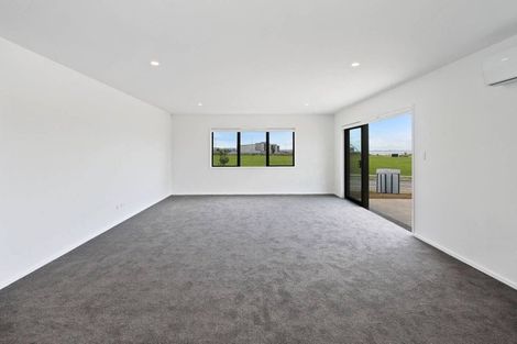 Photo of property in 3 Korowhiti Road, Clarks Beach, 2122