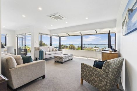 Photo of property in 2/7 Pounamu Place, Shelly Park, Auckland, 2014