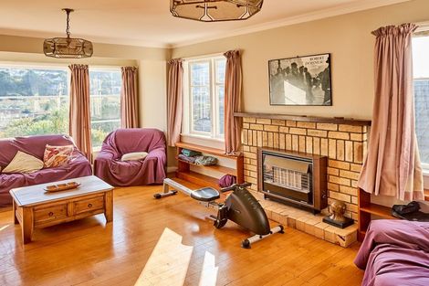 Photo of property in 22 Hinau Street, Tawa, Wellington, 5028