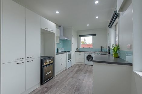 Photo of property in 10 Hollows Crescent, Takaro, Palmerston North, 4412