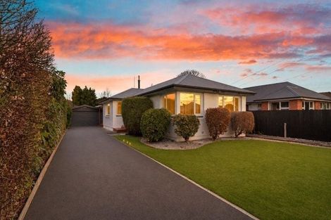 Photo of property in 136 Avonhead Road, Avonhead, Christchurch, 8042