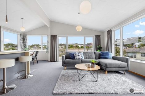 Photo of property in 8 Peach Tree Grove, Maungaraki, Lower Hutt, 5010