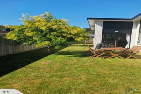 Photo of property in 5 Sun Valley Way, Wainuiomata, Lower Hutt, 5014