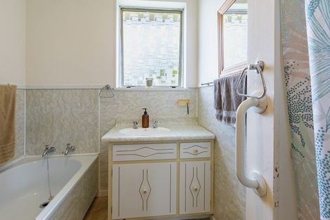 Photo of property in 19 Lake Street, Takapau, 4203