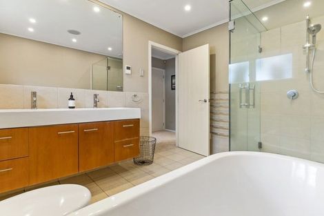 Photo of property in 145 Shakespeare Road, Milford, Auckland, 0620