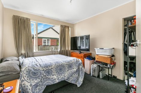 Photo of property in 70 Point Chevalier Road, Point Chevalier, Auckland, 1022