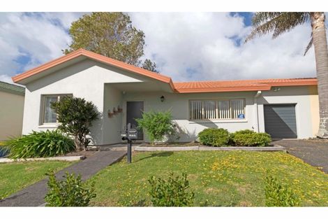 Photo of property in 3 Neta Grove, Henderson, Auckland, 0612