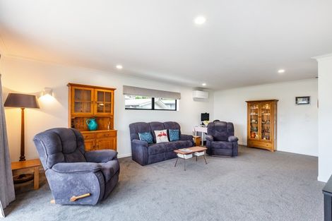 Photo of property in 4 Shera Street, Acacia Bay, Taupo, 3330
