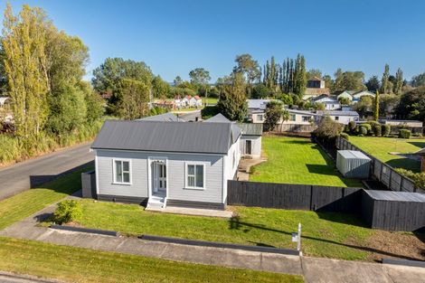 Photo of property in 2 Queen Street, Milton, 9220