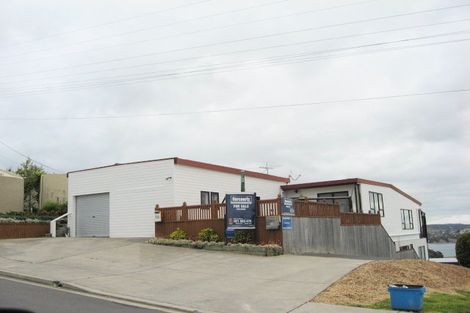 Photo of property in 11 Roberts Road, Tindalls Beach, Whangaparaoa, 0930