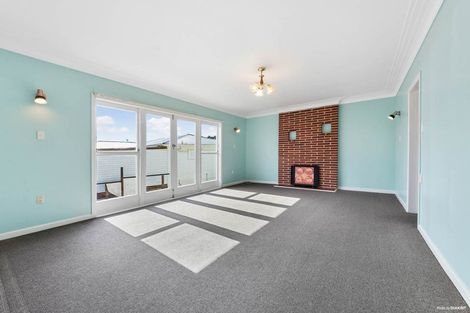 Photo of property in 3 Marlene Avenue, Te Atatu South, Auckland, 0610
