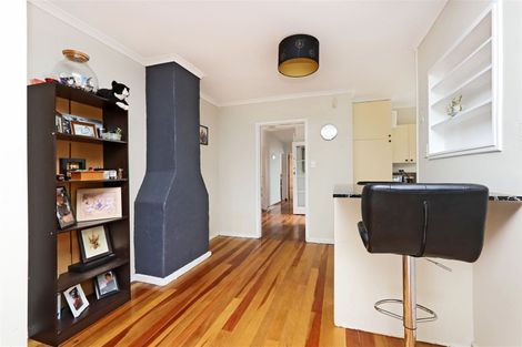 Photo of property in 1011 Hood Street, Mayfair, Hastings, 4122